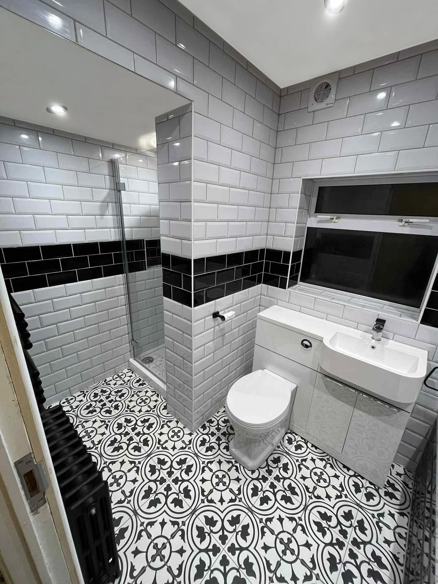 Workfolio-Modern-Metro-Tiled-Bathroom-2