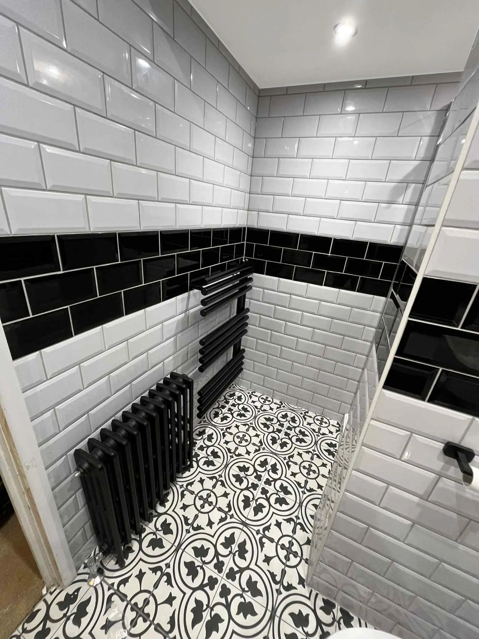 Workfolio-Modern-Metro-Tiled-Bathroom-5