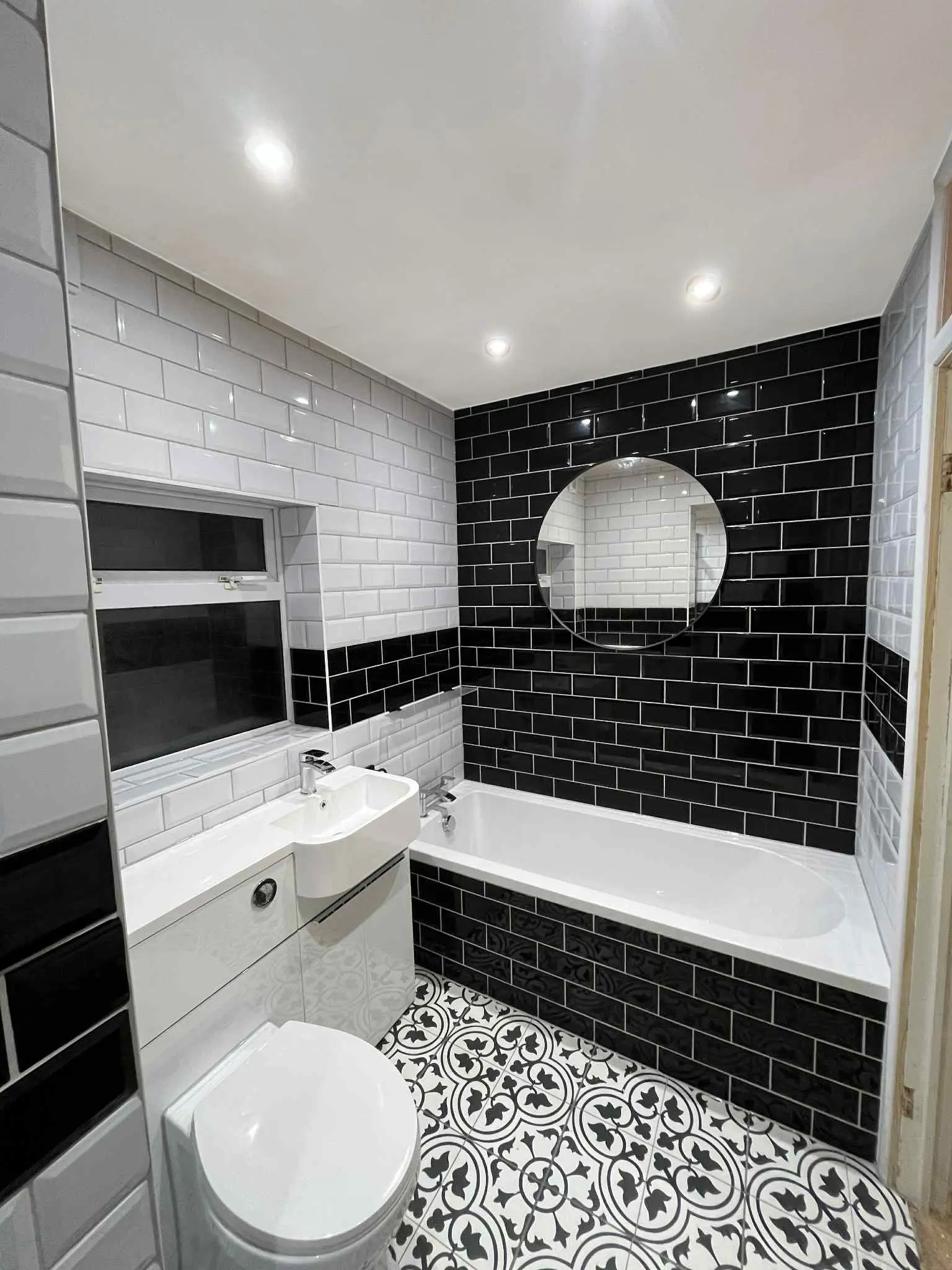 Workfolio-Modern-Metro-Tiled-Bathroom-6